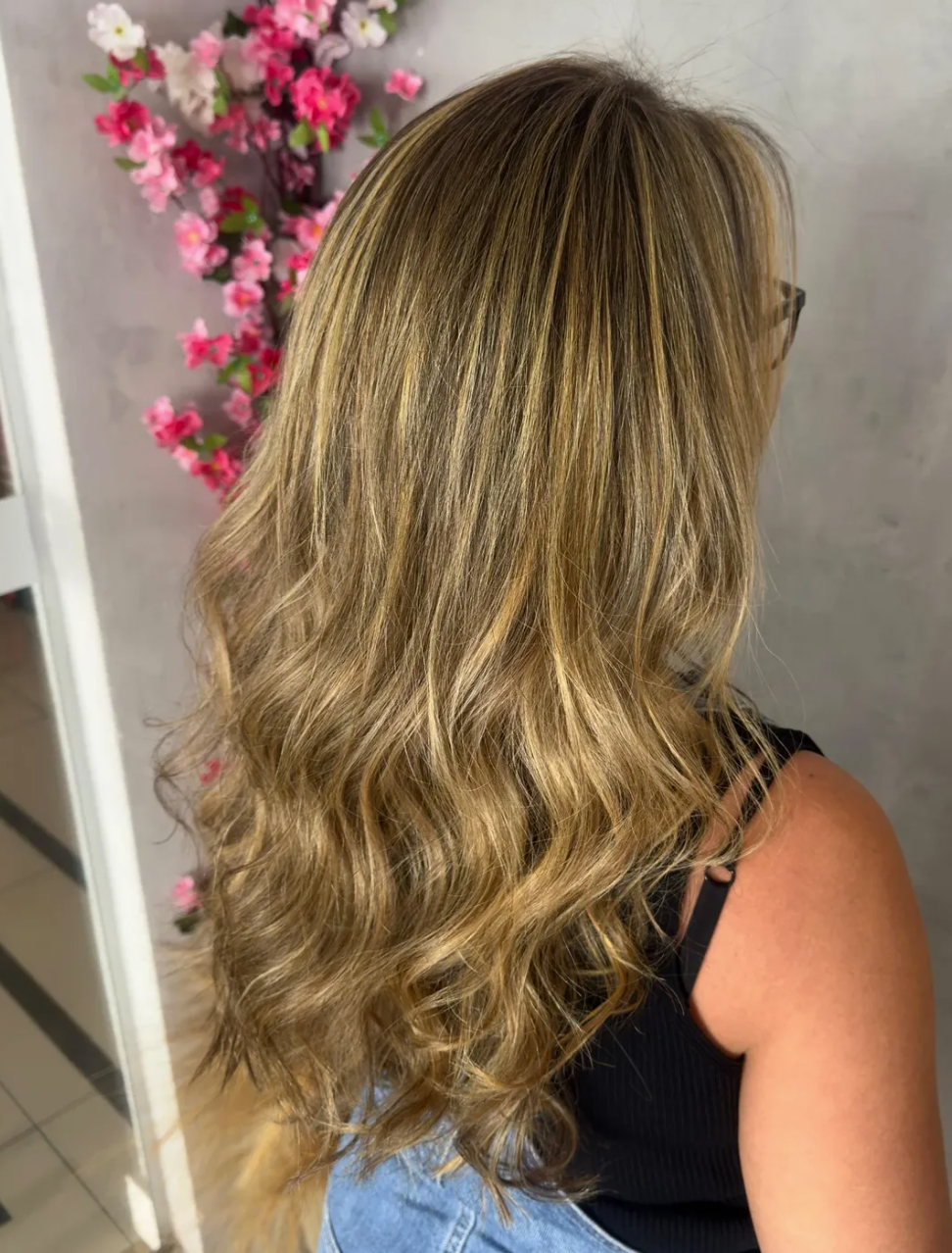Cabelo com mechas e movimento